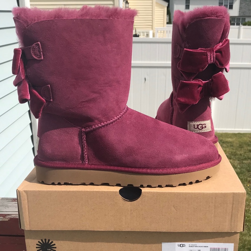 UGG Bailey Bow II Velvet Ribbon - Picture 2 of 7